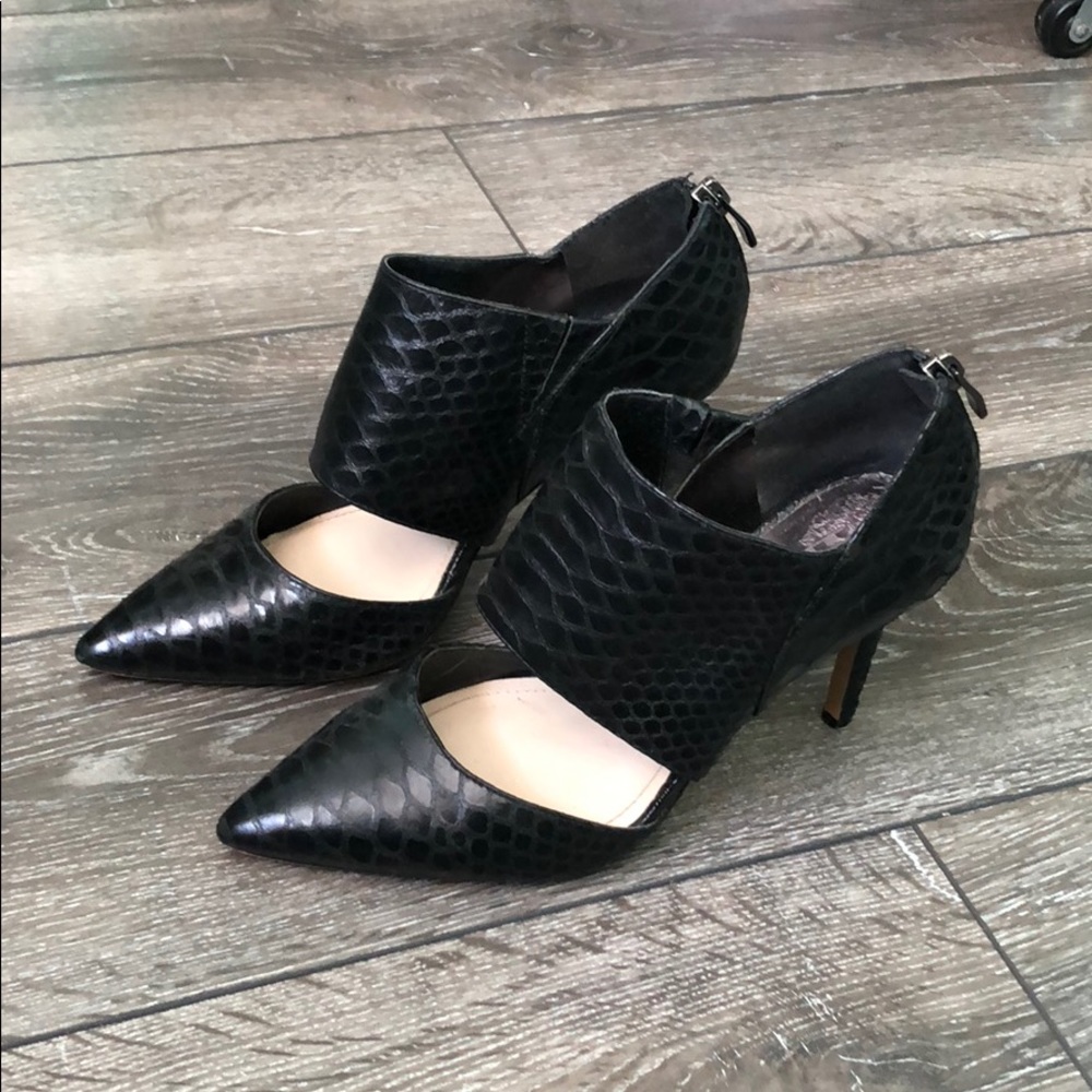 Black pumps Vince Camuto